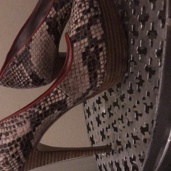 Snake skin print platform heals - Picture 7 of 8